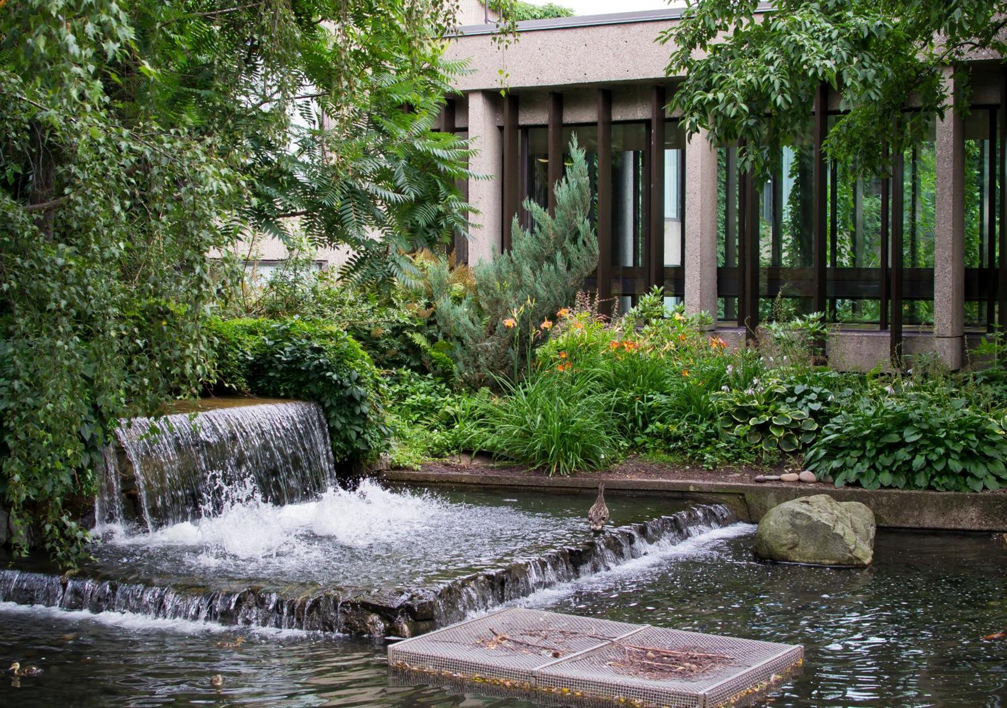 Hotel Bonaventure Монреал Екстериор снимка