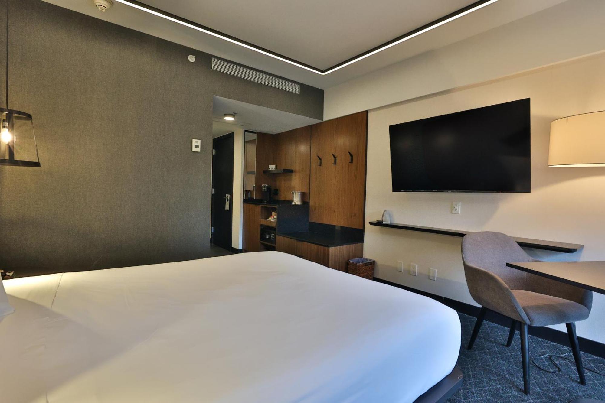 Hotel Bonaventure Монреал Екстериор снимка